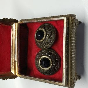 Blanca round black jem clip on earrings